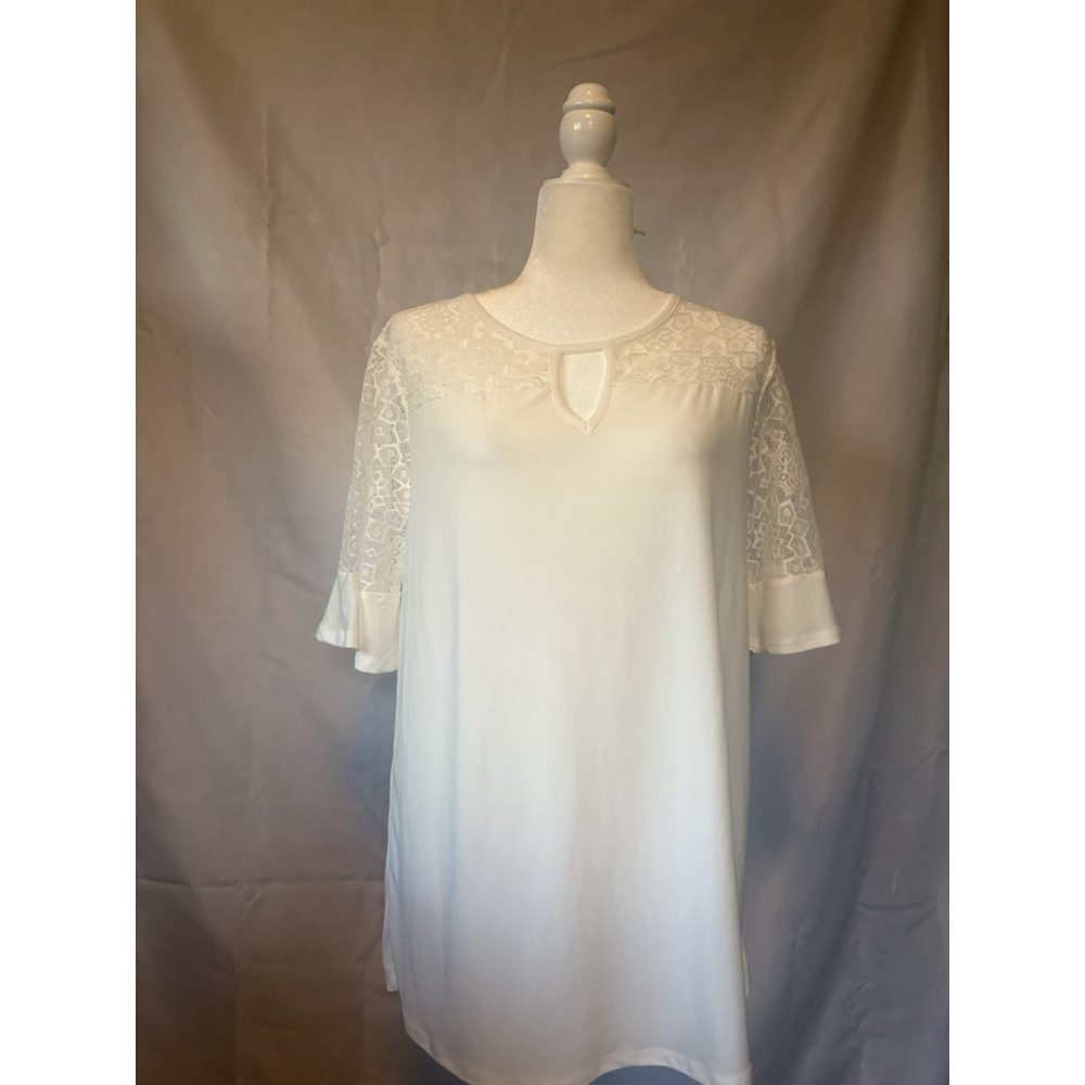 NWT New Directions Women's White Lace Yoke Top Keyhole Neck Short Sleeve Medium